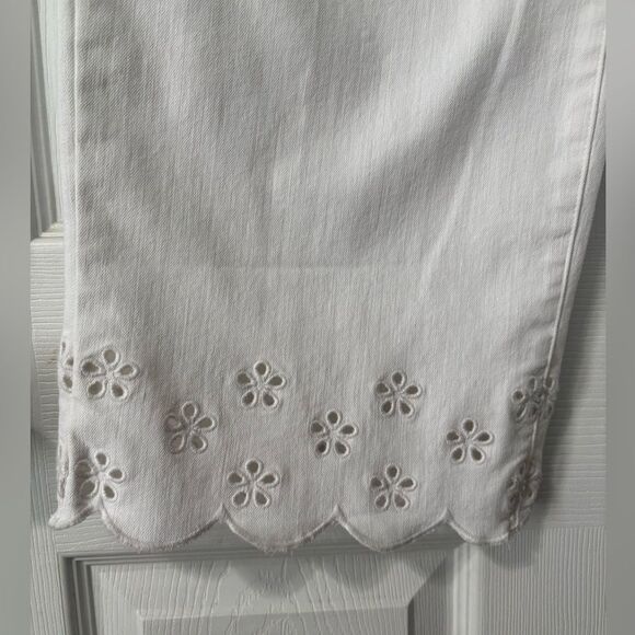 NWT Croft & Barrow Mid-Rise Cropped White Pants Jeans Plus Size 16 Eyelet Hem - Picture 4 of 11